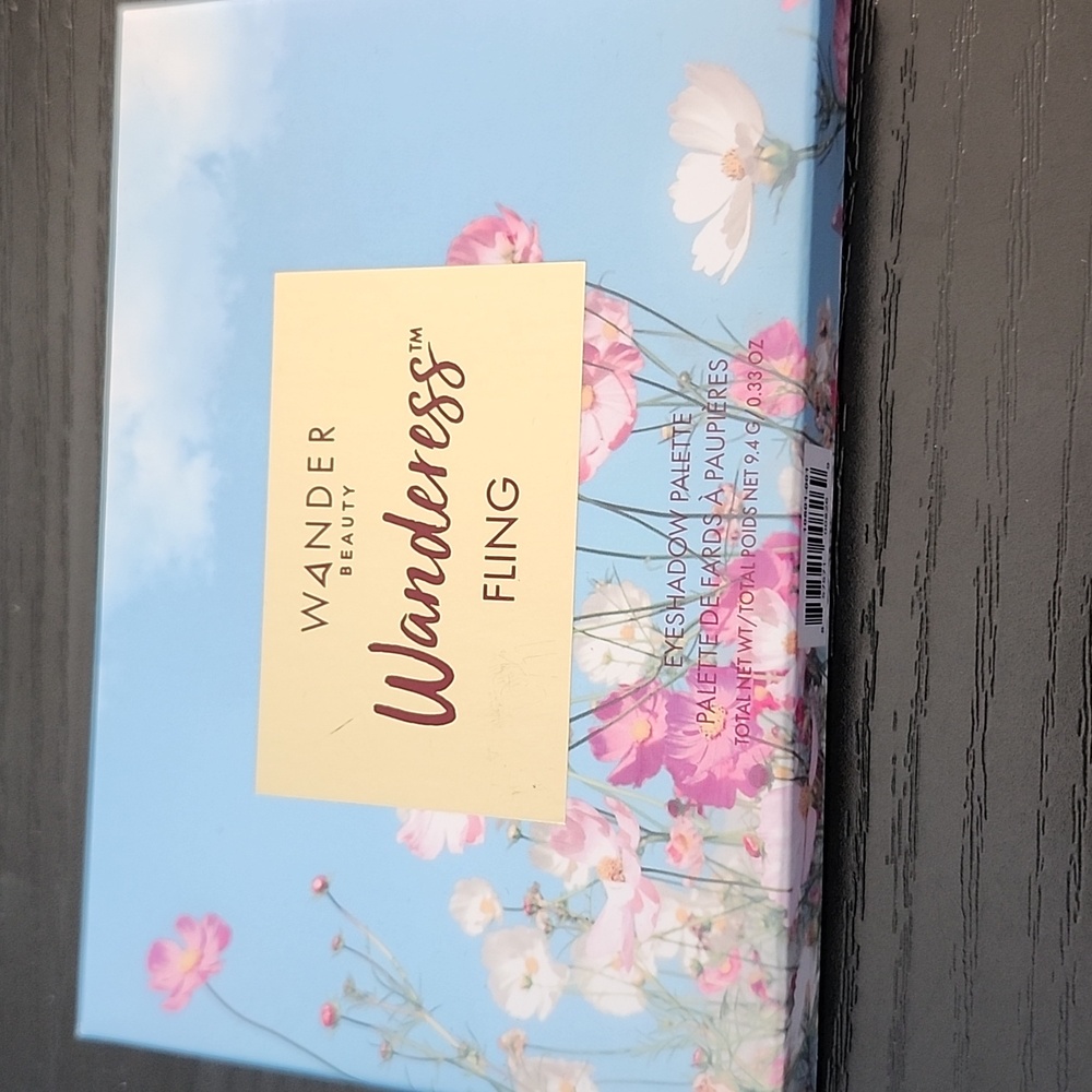 Wander Beauty Wanderess Fling Eyeshadow Palette - Gold, Purple, Brown Shades - Picture 2 of 9